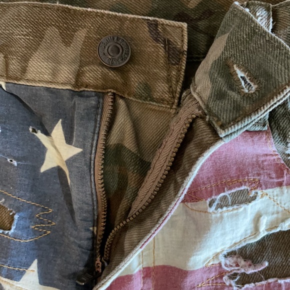 Distressed Boyfriend Cut off Shorts - Picture 5 of 6